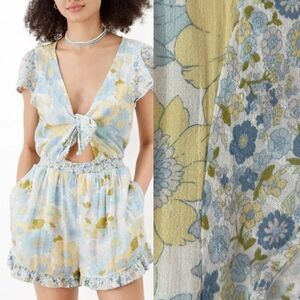 AMERICAN EAGLE | FLORAL 70s BEACH RUFFLE BOW ROMPER